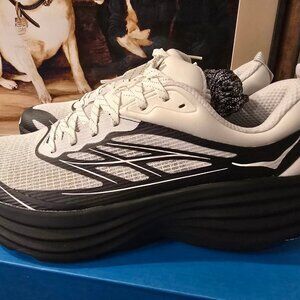 HOKA One One Bondi 8 Caged Stealth Tech Pack Frost Black 1155391-FLCK Mens 10.5